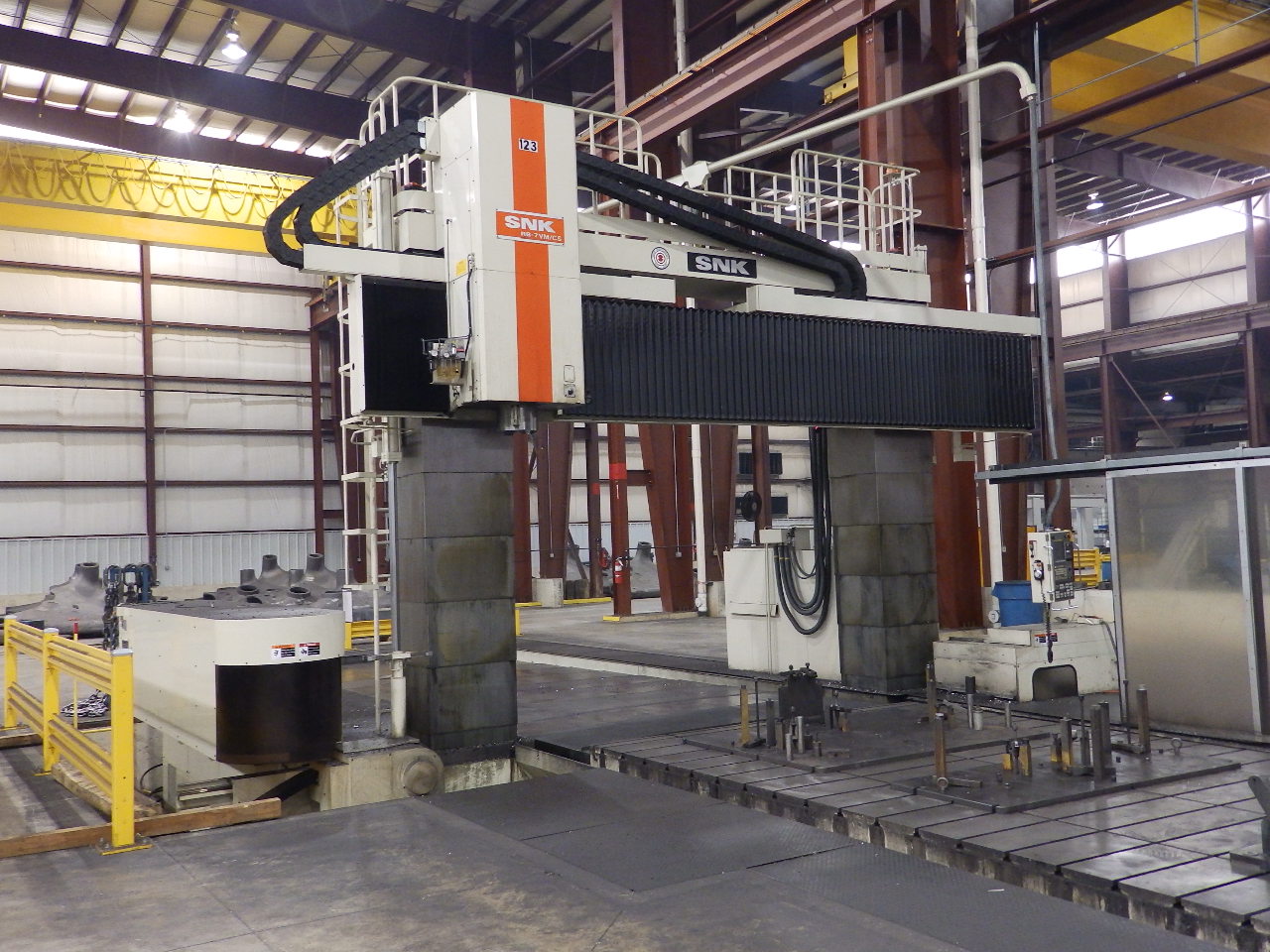 Picture #3 – Large Vertical Gantry Machine – SNK RB7-VM